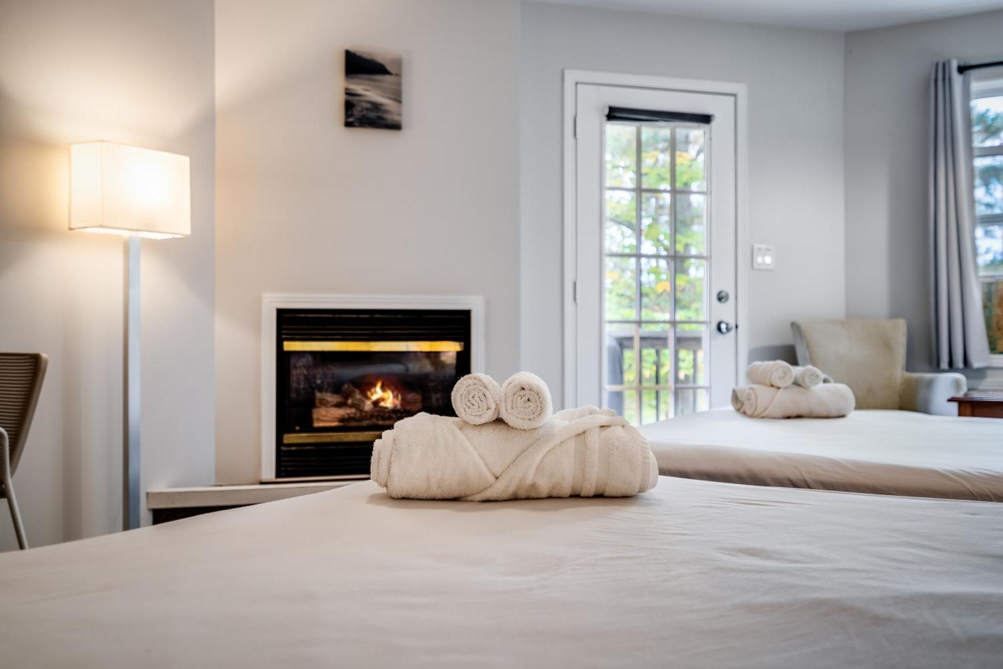 Muskoka Waterfront Retreat Villa Dwight Ngoại thất bức ảnh